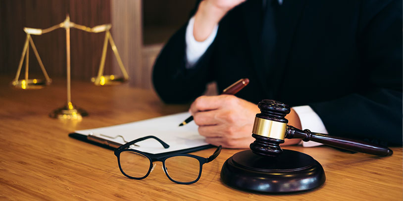La Ley Estatutaria de la Administración de Justicia (Ley 270 de 1996) reguló ampliamente el tema de la responsabilidad del Estado derivada del funcionamiento de Rama Judicial.